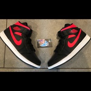 Jordan 1 mid wmns